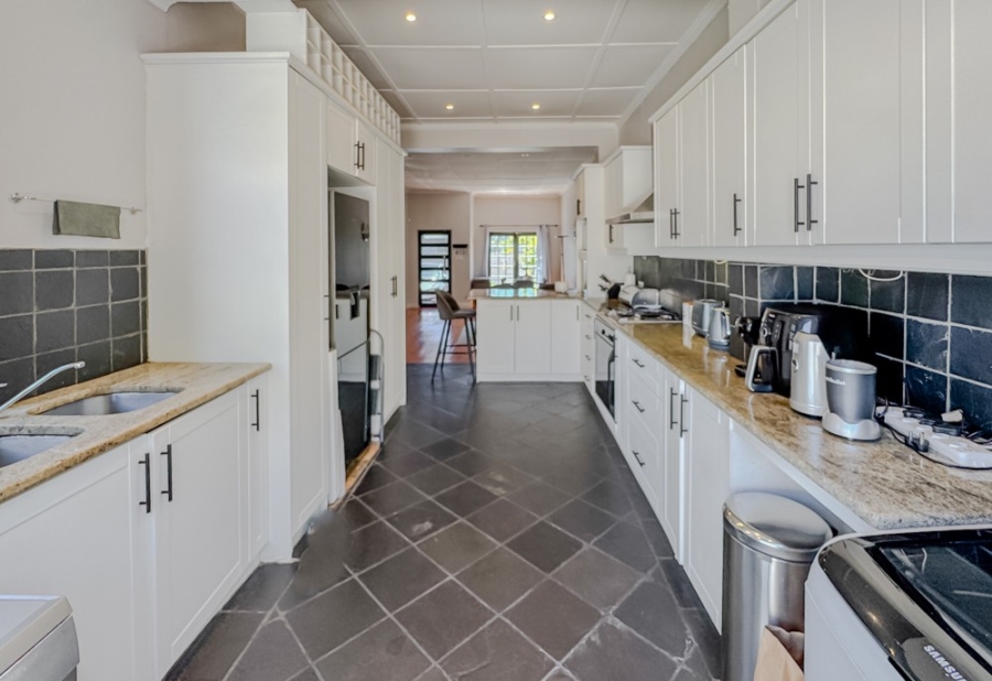 2 Bedroom Property for Sale in Claremont Village Western Cape